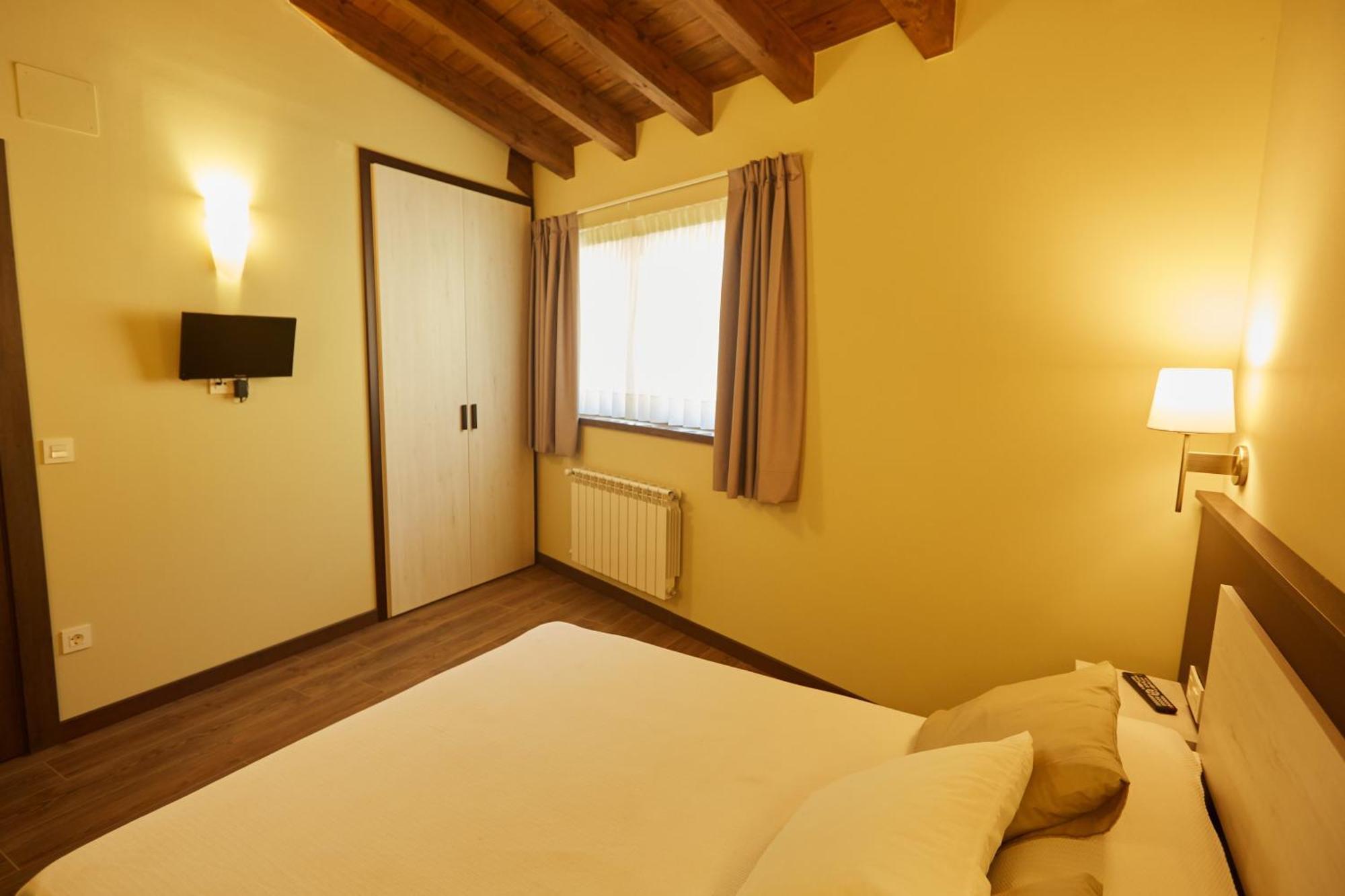 Apartamentos Rurales Casa La Piedra Collía 外观 照片
