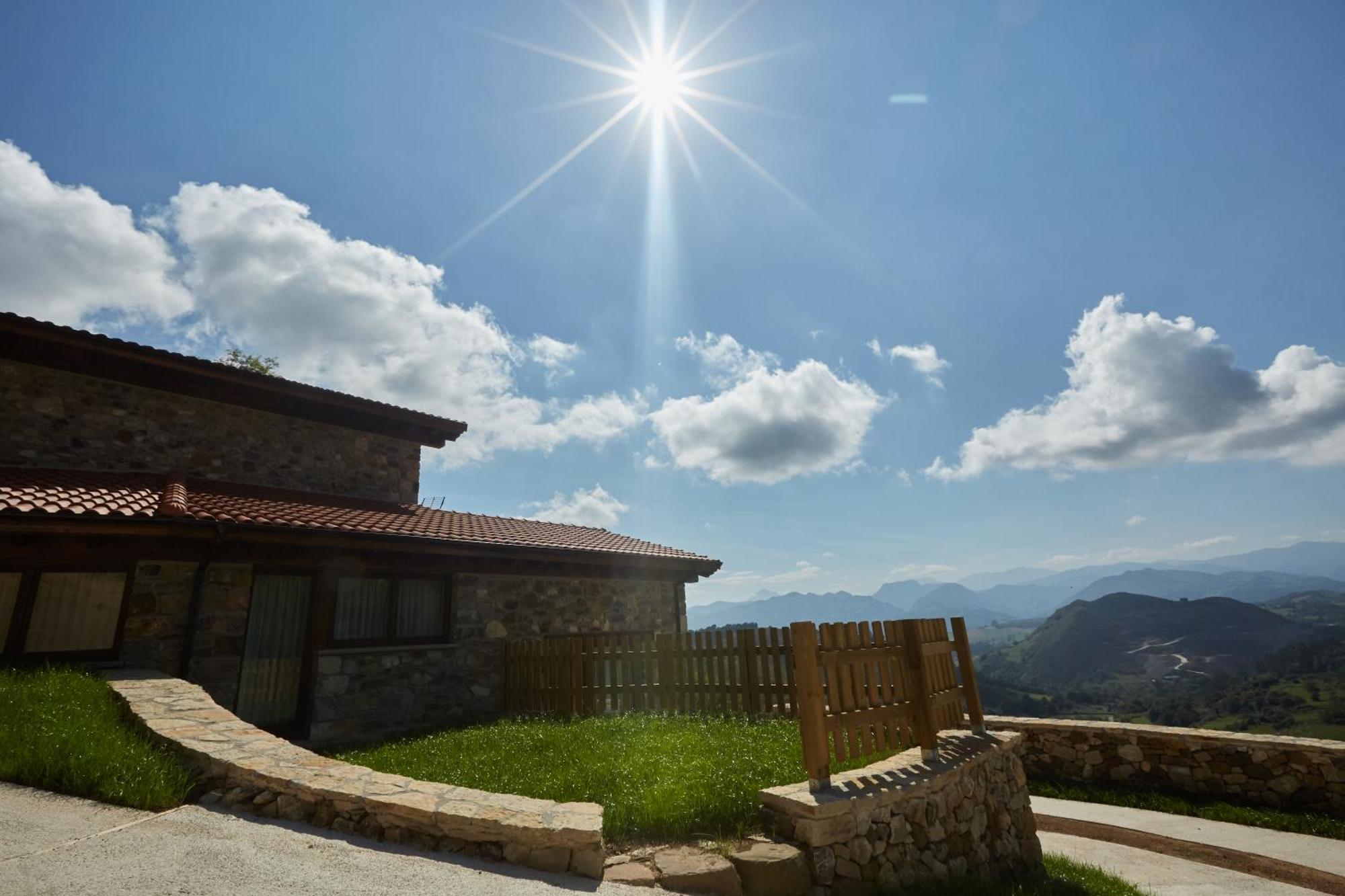 Apartamentos Rurales Casa La Piedra Collía 外观 照片