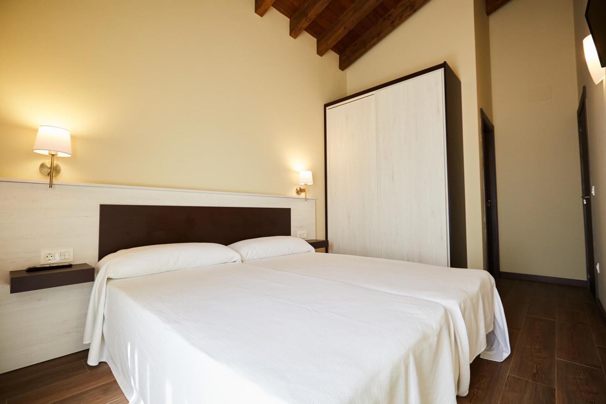 Apartamentos Rurales Casa La Piedra Collía 外观 照片