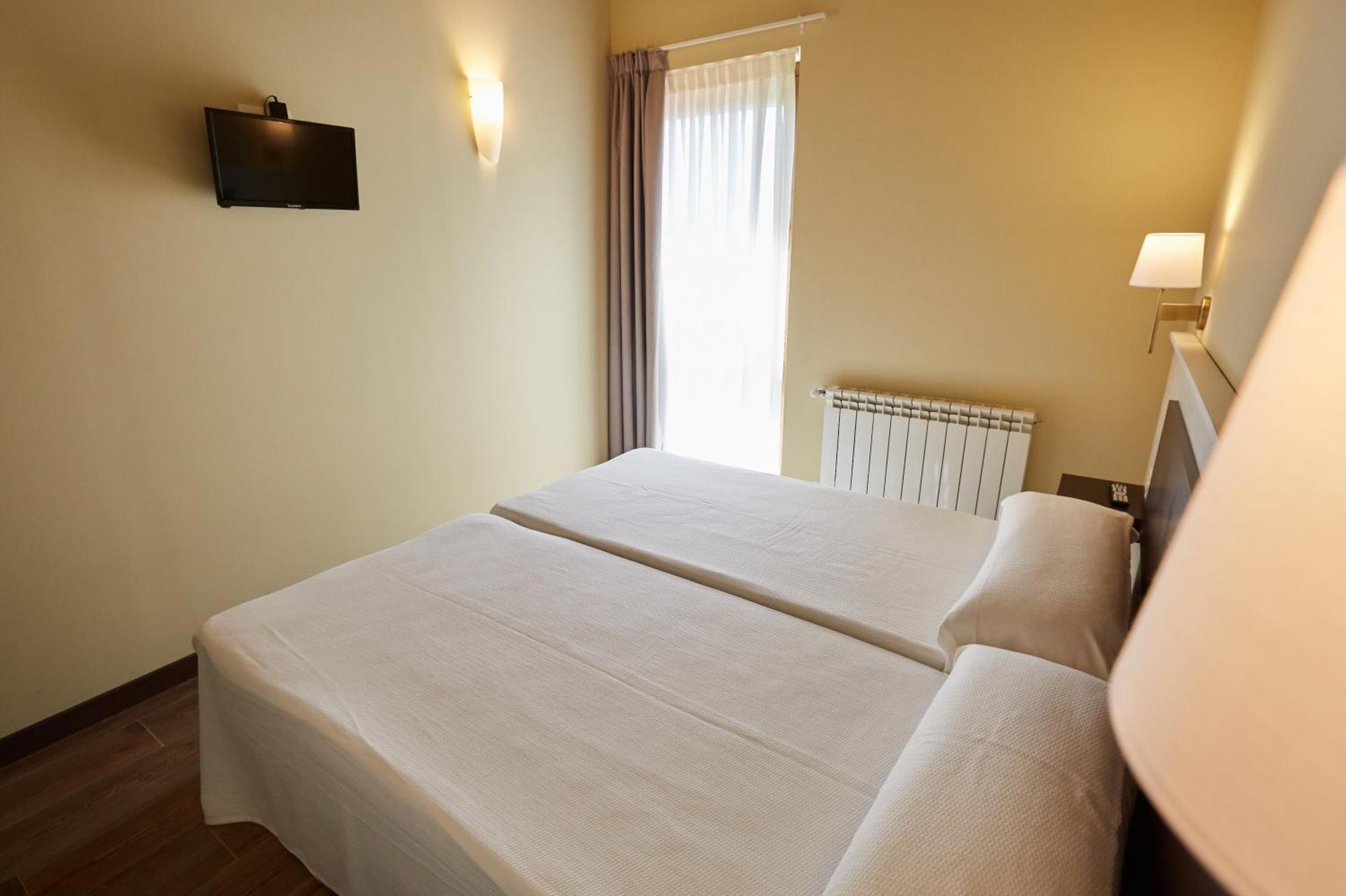 Apartamentos Rurales Casa La Piedra Collía 外观 照片