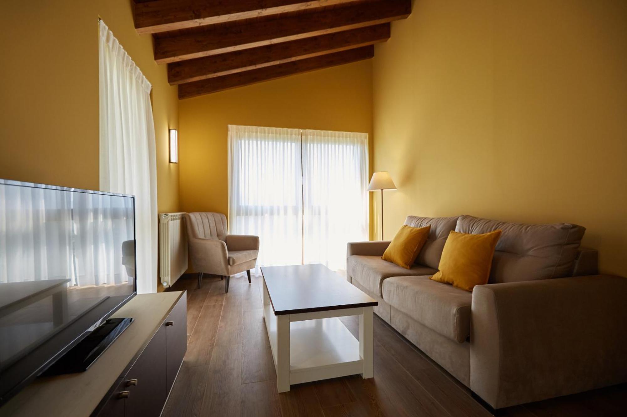 Apartamentos Rurales Casa La Piedra Collía 外观 照片