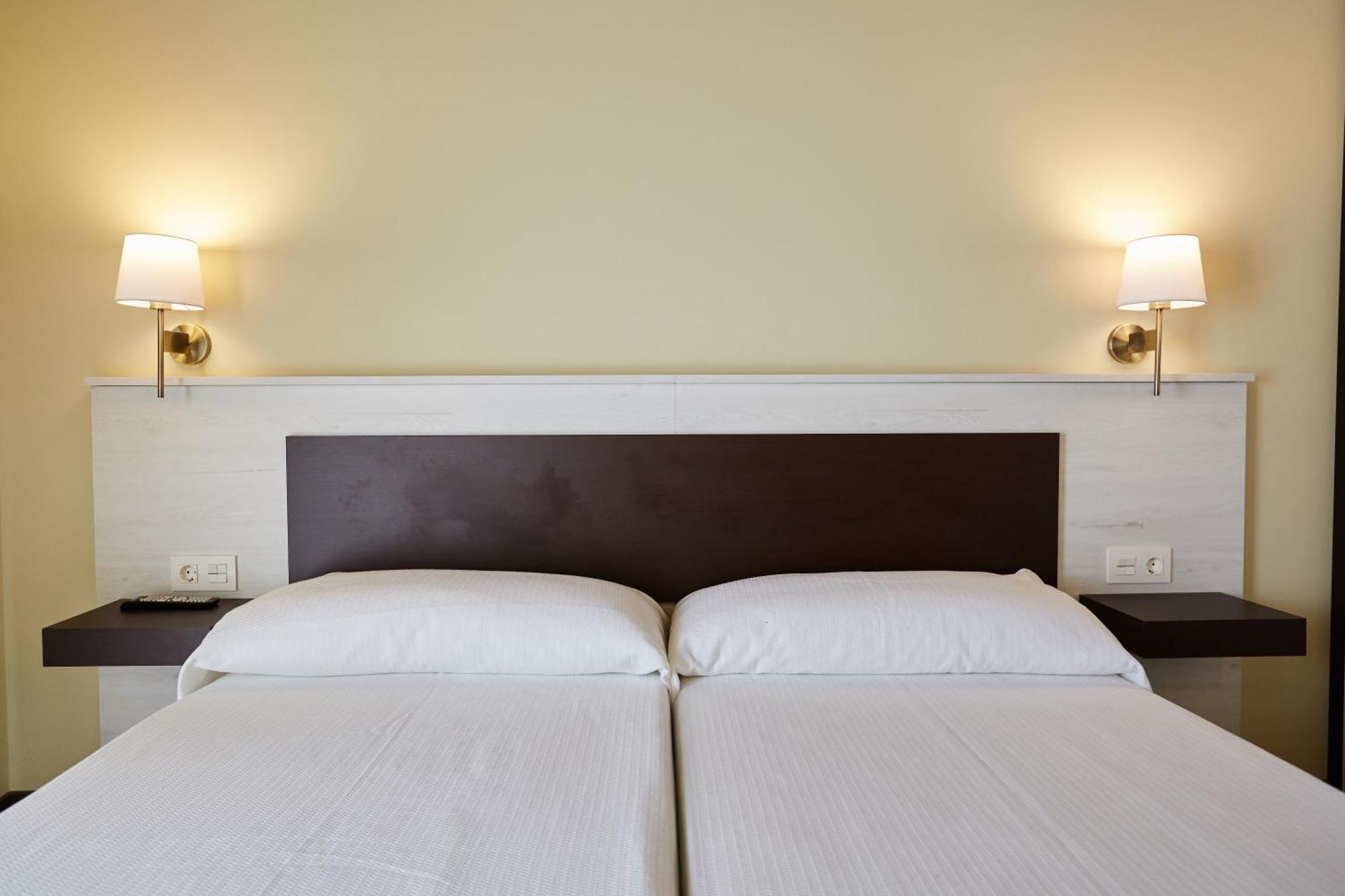 Apartamentos Rurales Casa La Piedra Collía 外观 照片