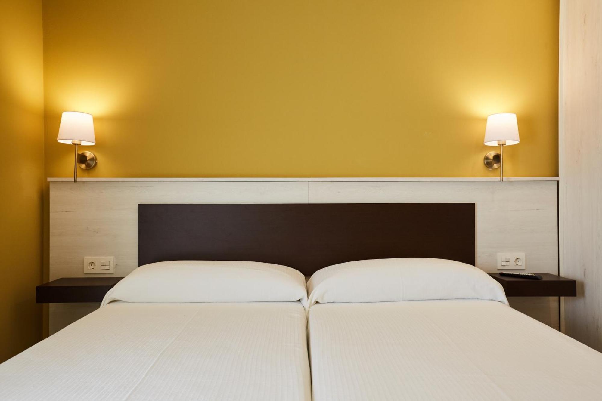 Apartamentos Rurales Casa La Piedra Collía 外观 照片
