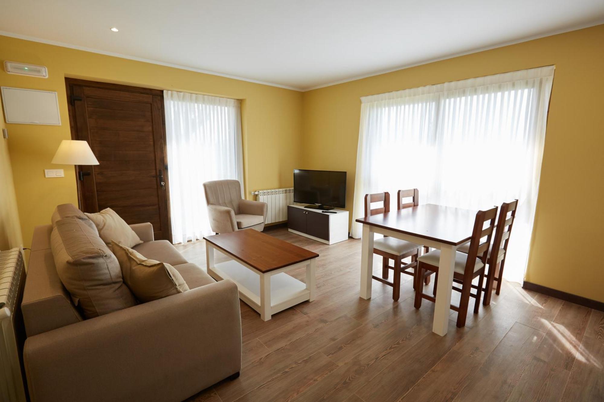 Apartamentos Rurales Casa La Piedra Collía 外观 照片